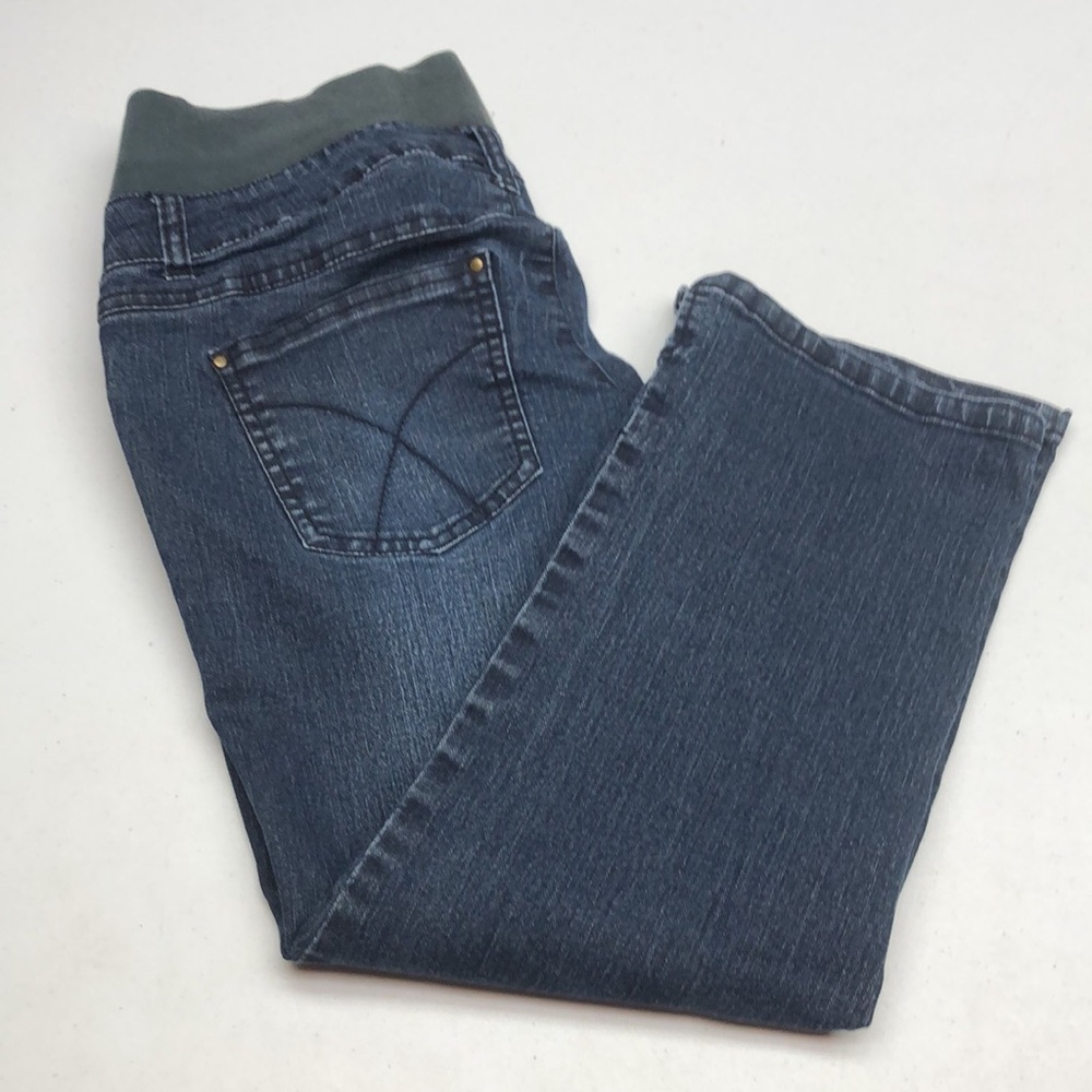 MATERNITY THYME LOW RISE DARKWASH CAPRIS ⭐ - Picture 2 of 14
